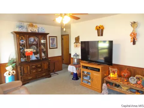 1558 Berwick Rd, Abingdon, IL 61410 photo 6