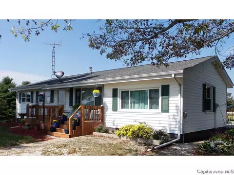 1558 Berwick Rd, Abingdon, IL 61410 photo 2