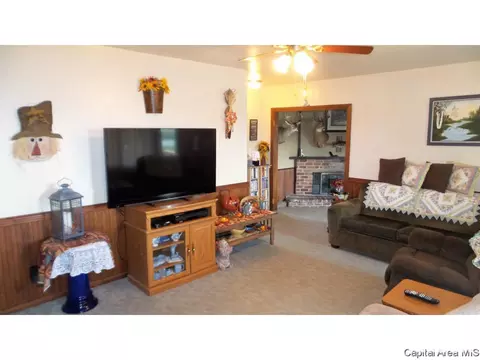 1558 Berwick Rd, Abingdon, IL 61410 photo 5
