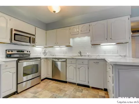2145 S Bates, Springfield, IL 62704 photo 11
