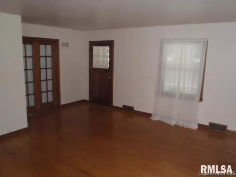 2072 N 6th, Springfield, IL 62704 photo 2