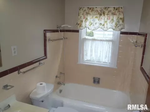 2072 N 6th, Springfield, IL 62704 photo 8