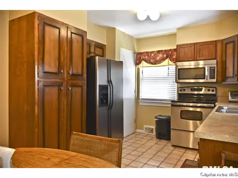 2409 S Whittier Ave, Springfield, IL 62704 photo 9