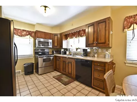 2409 S Whittier Ave, Springfield, IL 62704 photo 7