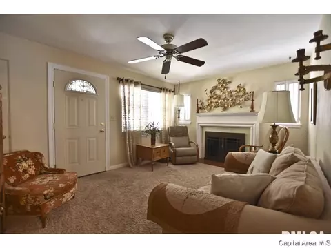 2409 S Whittier Ave, Springfield, IL 62704 photo 3