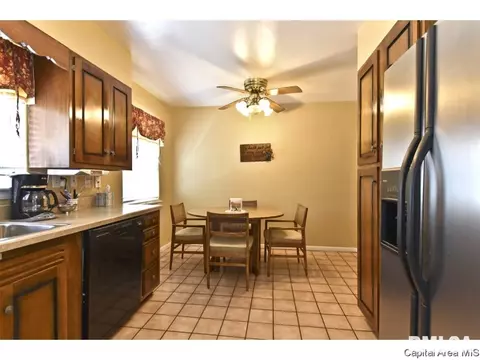 2409 S Whittier Ave, Springfield, IL 62704 photo 8