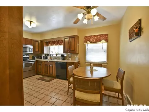 2409 S Whittier Ave, Springfield, IL 62704 photo 10