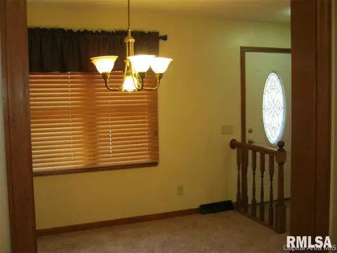 111 Astoria Rd, Springfield, IL 62704 photo 8