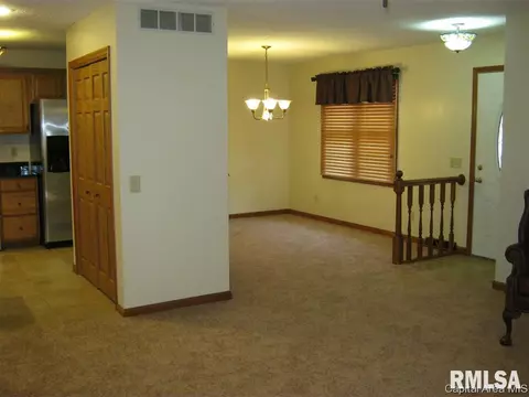111 Astoria Rd, Springfield, IL 62704 photo 9