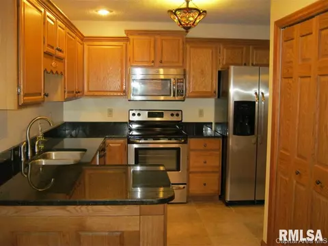 111 Astoria Rd, Springfield, IL 62704 photo 7