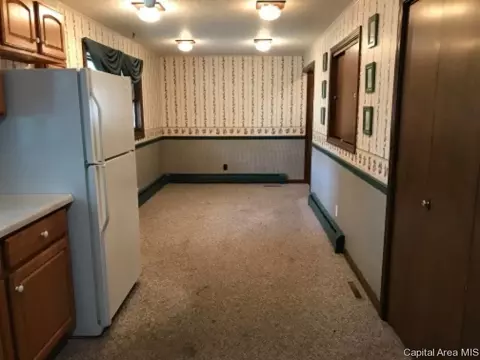 124 E Olive St, Virden, IL 62690 photo 6
