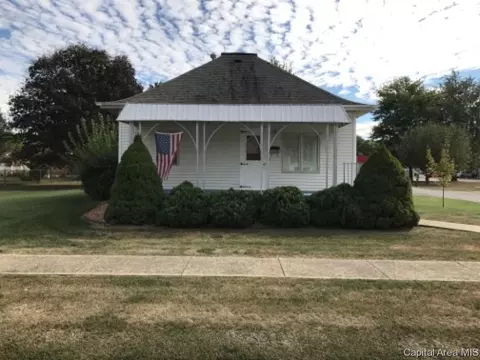 124 E Olive St, Virden, IL 62690 photo 3