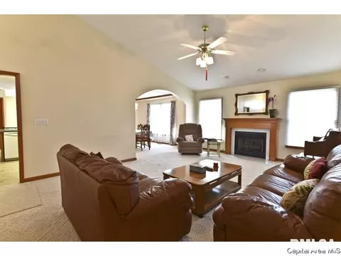 2105 Checkerberry Ln, Springfield, IL 62711 photo 3