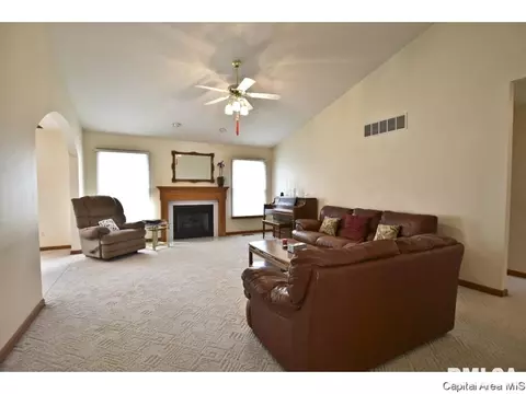 2105 Checkerberry Ln, Springfield, IL 62711 photo 4