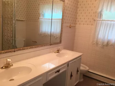 201 N Maple St, Athens, IL 62613 photo 24