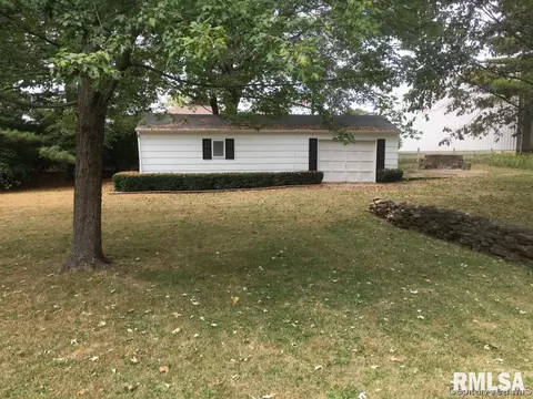 201 N Maple St, Athens, IL 62613 photo 4