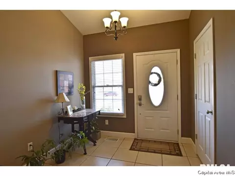 5407 Biltmore Dr, Springfield, IL 62711 photo 2