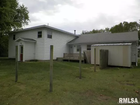 121 N Johnson St, Oneida, IL 61467 photo 3