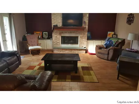 2158 Warwick Dr, Springfield, IL 62704 photo 3