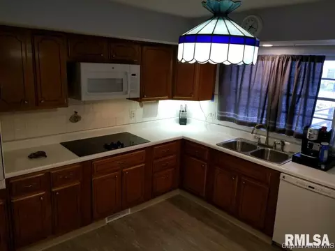 2158 Warwick Dr, Springfield, IL 62704 photo 7