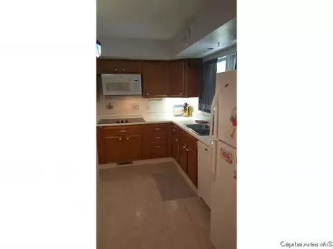 2158 Warwick Dr, Springfield, IL 62704 photo 2