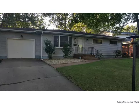2158 Warwick Dr, Springfield, IL 62704 photo 1