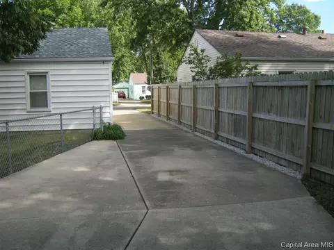 1933 N 21st St, Springfield, IL 62702 photo 6