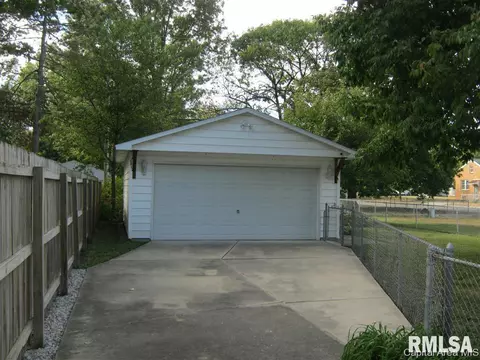 1933 N 21st St, Springfield, IL 62702 photo 3