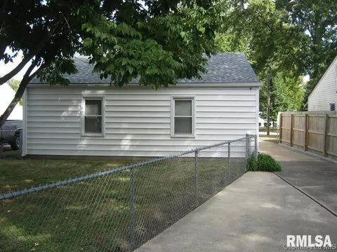 1933 N 21st St, Springfield, IL 62702 photo 2
