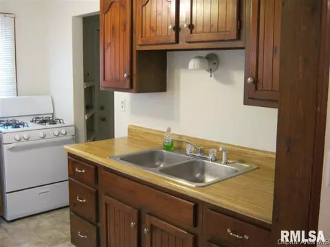 1933 N 21st St, Springfield, IL 62702 photo 10