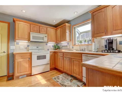 2905 Springwood Dr, Springfield, IL 62712 photo 5