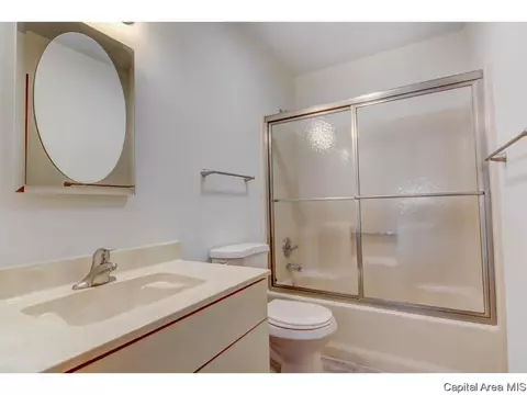 1718 Devonwood Dr, Springfield, IL 62704 photo 19