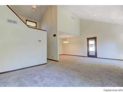 1718 Devonwood Dr, Springfield, IL 62704 photo 4