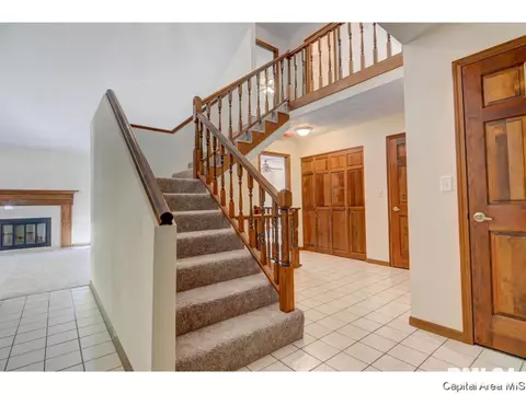 1718 Devonwood Dr, Springfield, IL 62704 photo 2