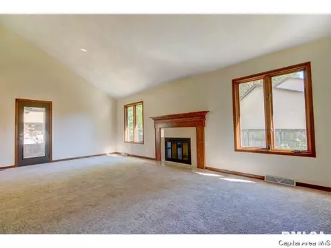 1718 Devonwood Dr, Springfield, IL 62704 photo 3