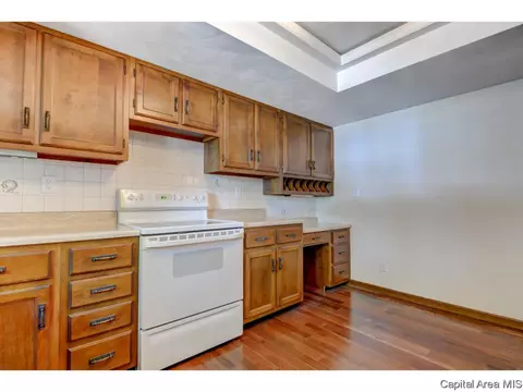 1718 Devonwood Dr, Springfield, IL 62704 photo 12