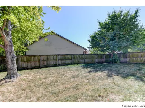 1718 Devonwood Dr, Springfield, IL 62704 photo 35