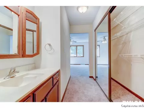 1718 Devonwood Dr, Springfield, IL 62704 photo 16