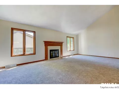 1718 Devonwood Dr, Springfield, IL 62704 photo 8