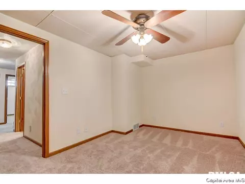 1718 Devonwood Dr, Springfield, IL 62704 photo 27