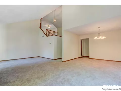 1718 Devonwood Dr, Springfield, IL 62704 photo 7