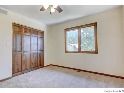 1718 Devonwood Dr, Springfield, IL 62704 photo 17