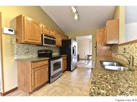 2204 Redlands Dr, Springfield, IL 62711 photo 10