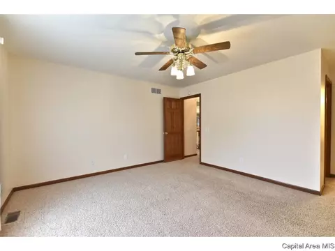 2204 Redlands Dr, Springfield, IL 62711 photo 15