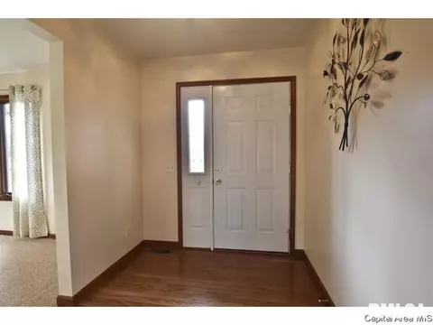 2204 Redlands Dr, Springfield, IL 62711 photo 2