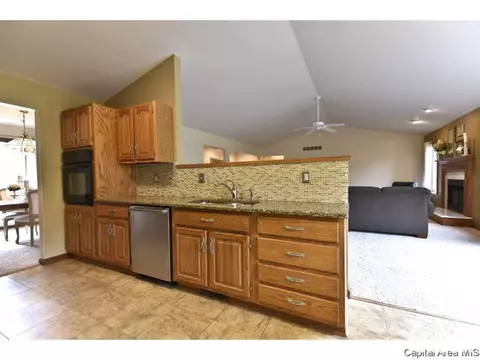 2204 Redlands Dr, Springfield, IL 62711 photo 9