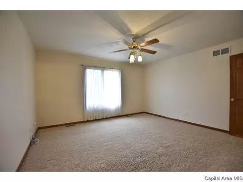 2204 Redlands Dr, Springfield, IL 62711 photo 16