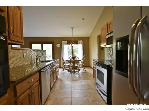 2204 Redlands Dr, Springfield, IL 62711 photo 11