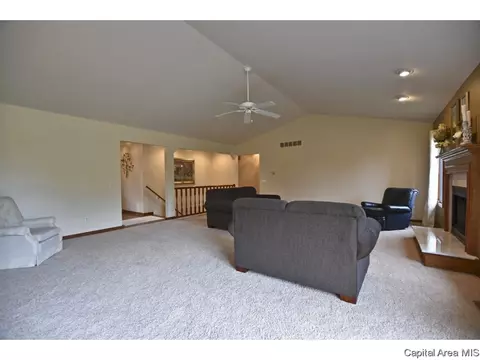 2204 Redlands Dr, Springfield, IL 62711 photo 7