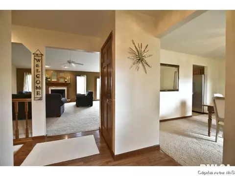 2204 Redlands Dr, Springfield, IL 62711 photo 3